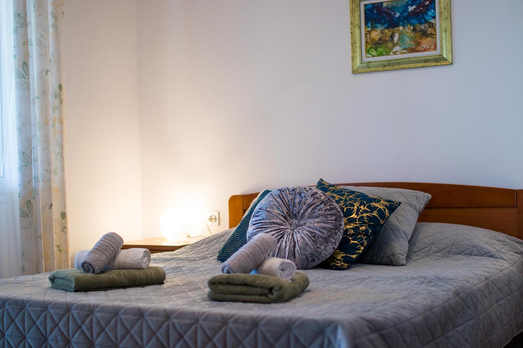 Apartments City Center Dekanic 크르크 외부 사진