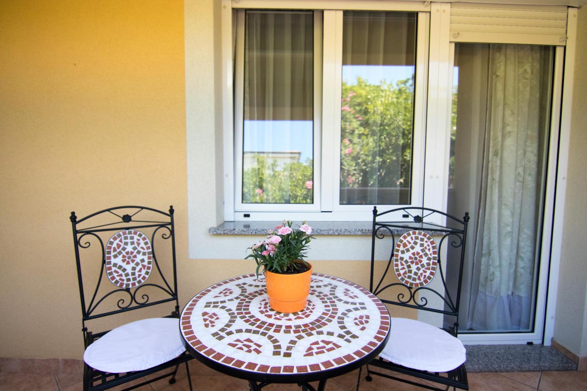 Apartments City Center Dekanic 크르크 외부 사진